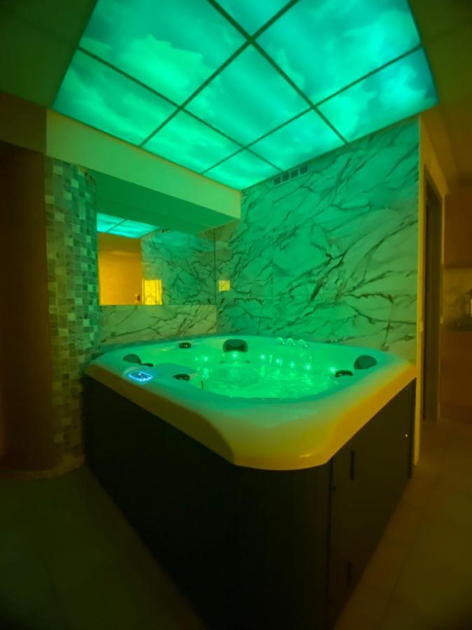 Jacuzzi Apartament Old Town Клайпеда Экстерьер фото